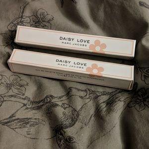 2 Marc Jacobs Daisy Love Rollerball/Spray
